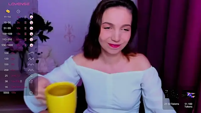 KindHazelHere  online show from May 31, 9:27 pm