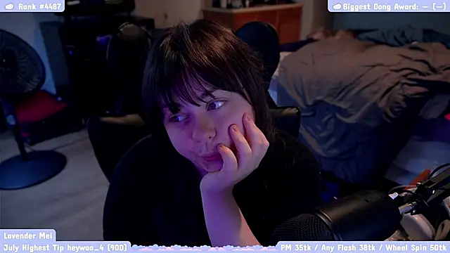 Snapshot of lavendermei chatting on July 25, 6:49 pm lavendermei online show from July 25, 6:49 pm