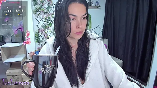 Snapshot of Lunlunera chatting on February 6, 4:53 am Lunlunera online show from February 6, 4:53 am