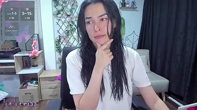 Snapshot of Lunlunera chatting on February 21, 3:56 am Lunlunera online show from February 21, 3:56 am