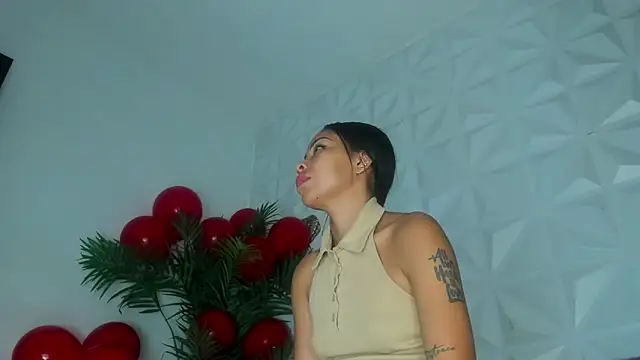 Snapshot of Hellen_Sky chatting on January 16, 7:07 pm Hellen Sky online show from January 16, 7:07 pm