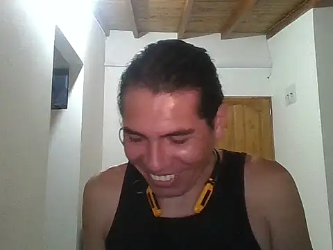 Snapshot of Manguerozotv chatting on May 12, 11:13 pm Manguerozotv online show from May 12, 11:13 pm