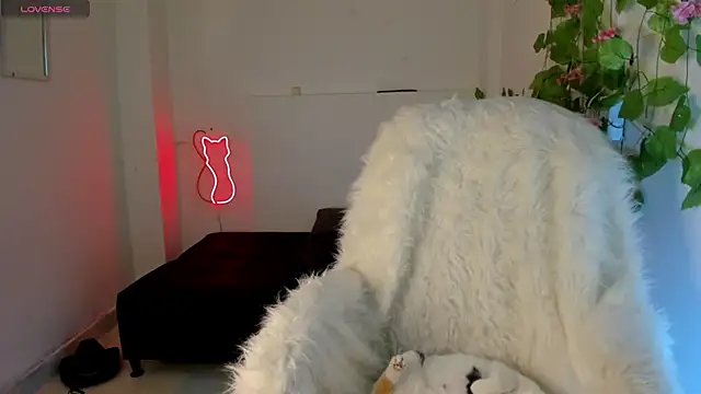 Snapshot of Nanami_19 chatting on February 5, 10:44 pm Nanami 19 online show from February 5, 10:44 pm