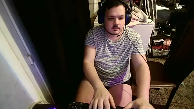 Snapshot of Bebemickey75 chatting on February 23, 10:31 pm Bebemickey75 online show from February 23, 10:31 pm