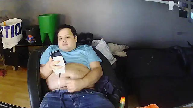 Snapshot of Bebemickey75 chatting on November 10, 3:33 pm Bebemickey75 online show from November 10, 3:33 pm