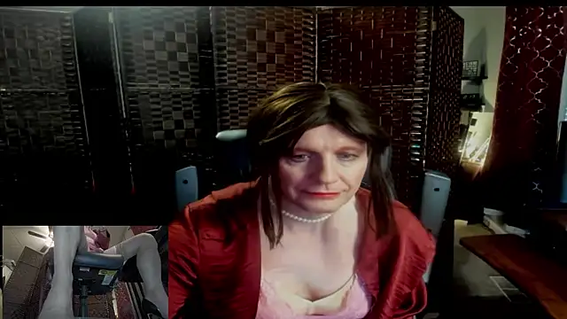 Snapshot of CharlotteAshton chatting on July 26, 1:18 pm CharlotteAshton online show from July 26, 1:18 pm