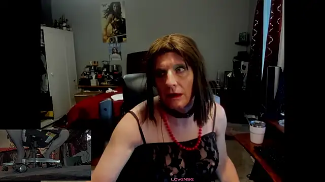 Snapshot of CharlotteAshton chatting on July 28, 3:21 pm CharlotteAshton online show from July 28, 3:21 pm