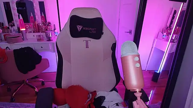 rachelbrooksxx online show from January 17, 6:00 pm