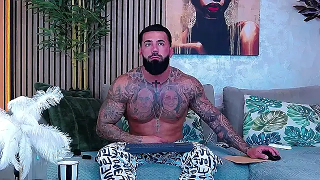 Snapshot of masterkingofmusclee chatting on June 25, 8:08 am masterkingofmusclee online show from June 25, 8:08 am