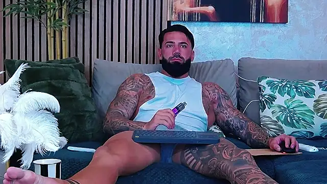Snapshot of masterkingofmusclee chatting on June 29, 7:58 am masterkingofmusclee online show from June 29, 7:58 am