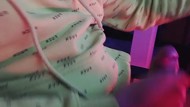 auilein online show from March 22, 10:48 pm