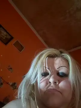 Snapshot of ducicsajsziii chatting on November 12, 2:06 pm ducicsajsziii online show from November 12, 2:06 pm