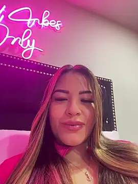 Snapshot of sexyyykloee chatting on March 1, 2:46 am sexyyykloee online show from March 1, 2:46 am