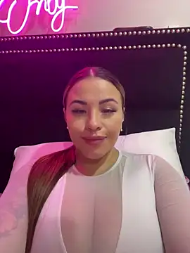 Snapshot of sexyyykloee chatting on March 2, 7:15 am sexyyykloee online show from March 2, 7:15 am