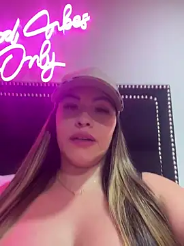 sexyyykloee online show from April 17, 6:27 am