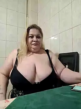Snapshot of AriannaMilf chatting on December 10, 10:47 pm AriannaMilf online show from December 10, 10:47 pm