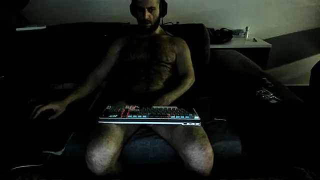 Hugealphabeast online show from November 30, 5:28 pm