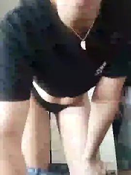 Snapshot of bruna_safadinhaa chatting on December 2, 3:47 pm bruna safadinhaa online show from December 2, 3:47 pm