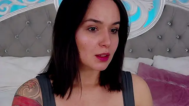 MeIisaLove online show from April 7, 6:41 pm