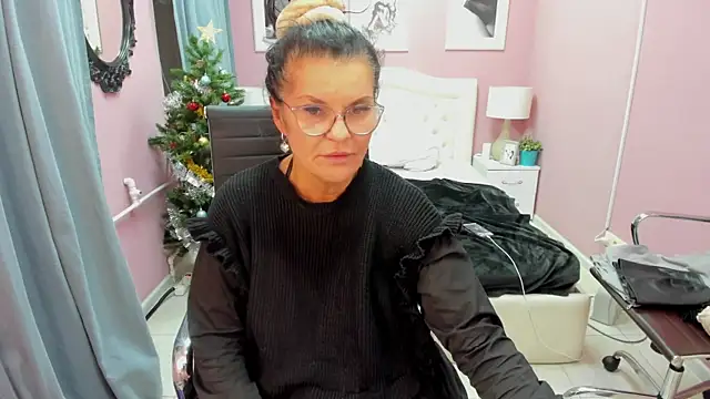 Snapshot of AerysMitch chatting on January 8, 2:46 am AerysMitch online show from January 8, 2:46 am