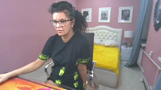 Snapshot of AerysMitch chatting on March 7, 3:29 am AerysMitch online show from March 7, 3:29 am