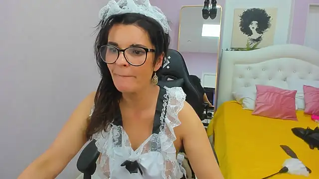 Snapshot of AerysMitch chatting on October 19, 8:53 pm AerysMitch online show from October 19, 8:53 pm