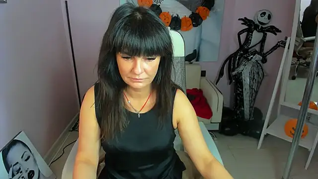 Snapshot of AerysMitch chatting on October 29, 8:10 pm AerysMitch online show from October 29, 8:10 pm