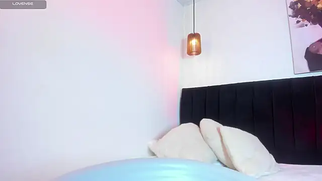 dolly zoe online show from May 15, 1:18 pm
