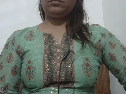 Snapshot of shekira99 chatting on February 17, 8:48 pm shekira99 online show from February 17, 8:48 pm