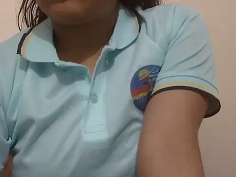 Snapshot of shekira99 chatting on February 18, 7:43 pm shekira99 online show from February 18, 7:43 pm