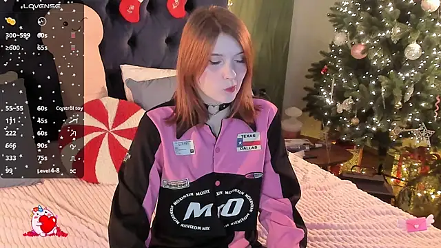 Snapshot of AliceLanley chatting on January 18, 2:32 pm AliceLanley online show from January 18, 2:32 pm