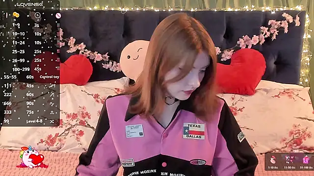 Snapshot of AliceLanley chatting on March 27, 11:32 am AliceLanley online show from March 27, 11:32 am