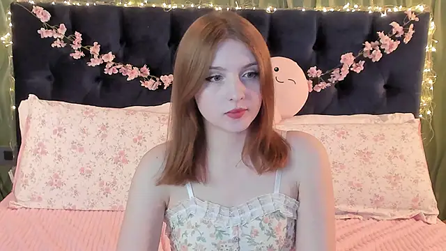 Snapshot of AliceLanley chatting on May 5, 11:29 am AliceLanley online show from May 5, 11:29 am