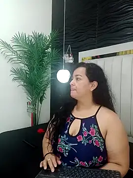 Snapshot of lucia_vonne_ chatting on January 8, 12:26 pm lucia vonne online show from January 8, 12:26 pm