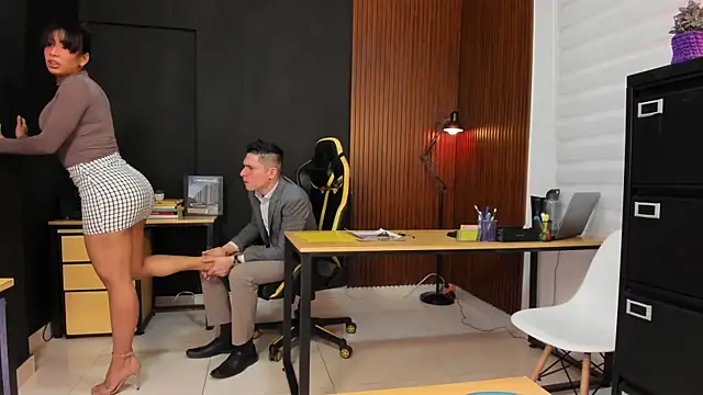 Snapshot of Office_Naughty_Girl chatting on December 7, 7:10 pm Office Naughty Girl online show from December 7, 7:10 pm