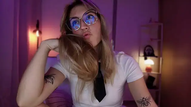 Snapshot of Dakotaa_ chatting on March 24, 1:10 am Dakotaa online show from March 24, 1:10 am