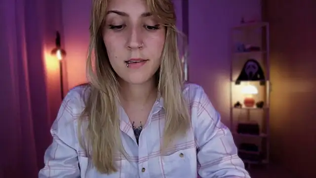 Snapshot of Dakotaa_ chatting on April 4, 12:53 am Dakotaa online show from April 4, 12:53 am