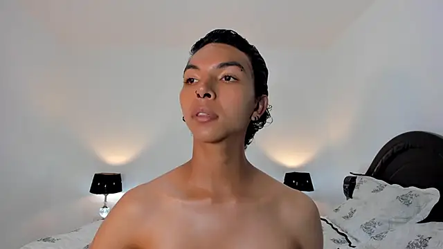 Snapshot of xhenisa_ chatting on January 12, 9:40 pm xhenisa online show from January 12, 9:40 pm