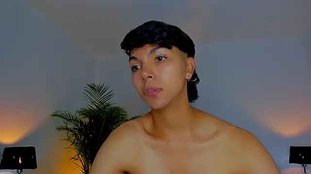 Snapshot of xhenisa_ chatting on September 23, 9:18 pm xhenisa online show from September 23, 9:18 pm