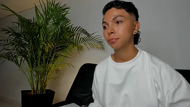 xhenisa  online show from February 1, 9:46 pm