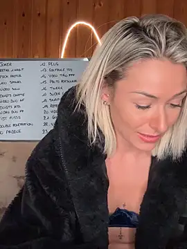 petrouchkaaa  online show from March 26, 8:58 pm