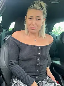 petrouchkaaa  online show from April 12, 8:30 am