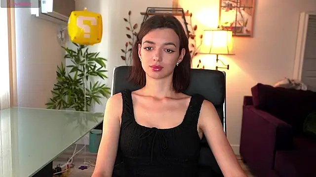 Snapshot of olivia_jeas chatting on May 2, 12:37 am olivia jeas online show from May 2, 12:37 am