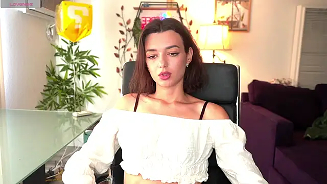 Snapshot of olivia_jeas chatting on May 11, 11:24 pm olivia jeas online show from May 11, 11:24 pm