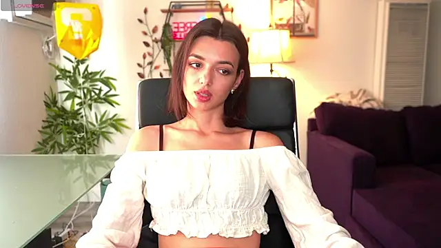 Snapshot of olivia_jeas chatting on May 19, 11:33 pm olivia jeas online show from May 19, 11:33 pm