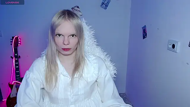 Snapshot of Emily_Nyaffee chatting on February 9, 6:45 pm Emily Nyaffee online show from February 9, 6:45 pm