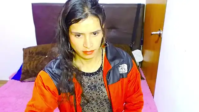 Snapshot of Queen_camila chatting on January 14, 10:17 am Queen camila online show from January 14, 10:17 am