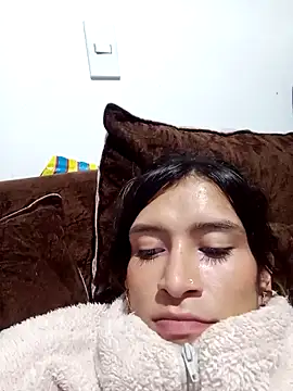 Snapshot of Queen_camila chatting on January 18, 4:48 am Queen camila online show from January 18, 4:48 am