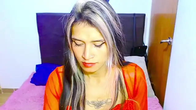 Snapshot of Queen_camila chatting on February 11, 4:11 am Queen camila online show from February 11, 4:11 am