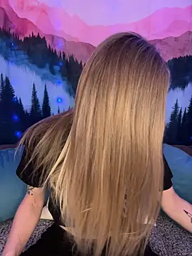 ItsDanniG online show from February 5, 7:29 pm